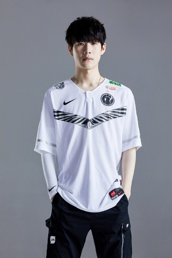 数学轶事：解析“伯努利家族”在财富风险评估中提出的边际效用理论。（数学逸闻：伯努利家族与财富风险评估中的边际效用理论解读）