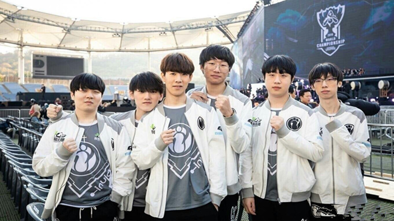 GEN俱乐部发文祝贺小花生生日快乐：Happy Peanut Day！