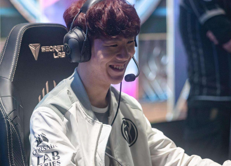 B8 在2025年StarLadder布达佩斯Major第二阶段的首场比赛中击败了 Team Liquid