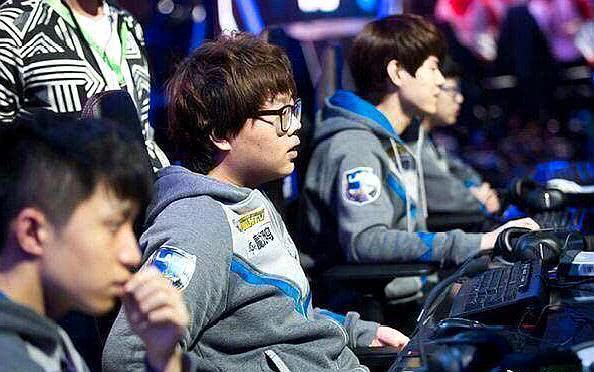 Upcomer更新LOL战队排行榜，RNG依旧榜首，后面9个队乱成一锅粥